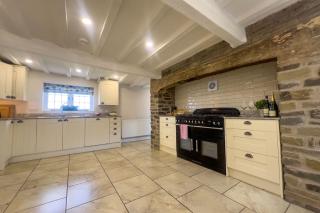 Roundton Farmhouse - 1