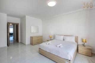 A 2BR designer seafront home with Wifi, AC and Beach by 360 Estates - 2