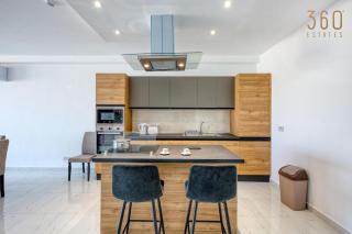 A 2BR designer seafront home with Wifi, AC and Beach by 360 Estates - 1