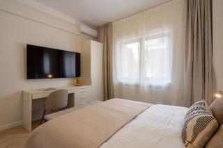 Big & Bright 3BR Getaway - Central Spot - Balcony Charm - Bucarest - 8