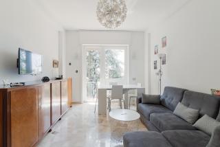 GuestHost - Bright Apartment near MM1 Turro - 0