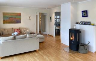 Nice Apartment In Farsund With House Sea View - 1