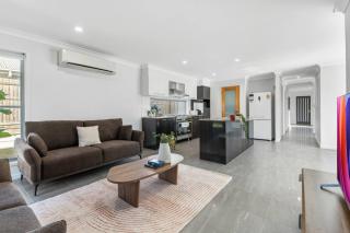 Grand and Serene Family Stay with Alfresco Living - 8