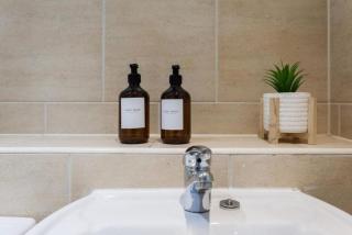 Elegant City Retreat Contemporary 2BR 2BA Netflix Included - 1