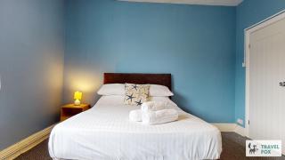 Central 5 Bedroom House Parking - 1