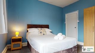 Central 5 Bedroom House Parking - 4