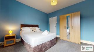 Central 5 Bedroom House Parking - 8