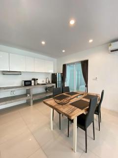 Serene Hillside Hideaway - 2