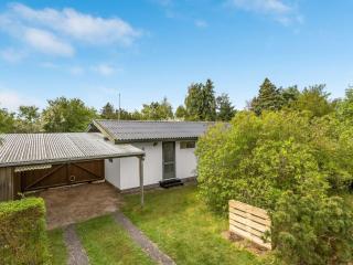 Holiday Home Rikkart - 400m from the sea by Interhome - 5