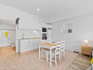 Classic Coastal Beachfront, Surfers Paradise-Pool - 8