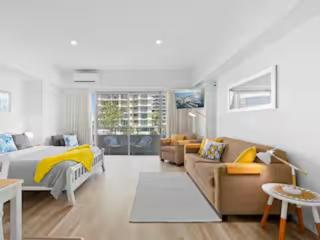 Classic Coastal Beachfront, Surfers Paradise-Pool - 5