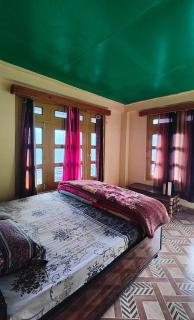 Iris cafe and cozy stay - 0