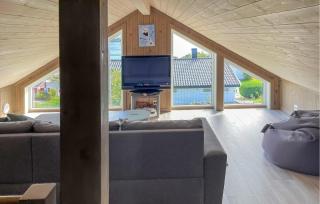 Lovely Home In Sandviga With House Sea View - 5