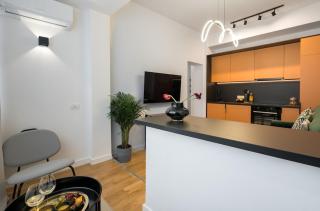 Sunny 2BR Flat - Top Location - City Center - 2