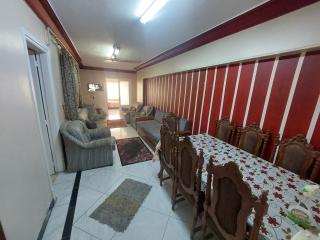 شقة 110م على البحر مباشرا سيدى بشر مكيفة - 4