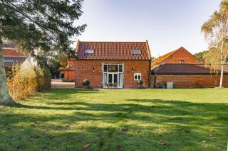 Luxury barn Retreat - sleeps 2-4, quiet location with parking - 9