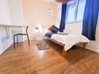 Cheerful 4/5 bed house - Heathrow - West Drayton - 7