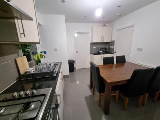 Cheerful 4/5 bed house - Heathrow - West Drayton - 9