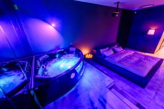 Jacuzzi Cinema Wabi Sabi 3 - 5