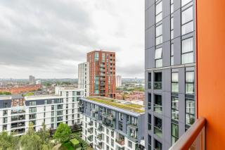 Blueground Nine Elms balcony nr Battersea Park LON-665 - 3