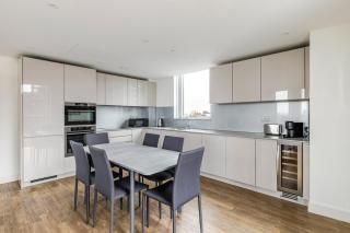 Blueground Nine Elms balcony nr Battersea Park LON-665 - 2