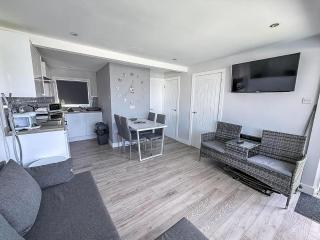Beautiful Chalet In The Seaside Village Of Scratby, Norfolk Ref 51054S - 4