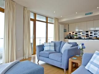 Pebbles, Horizon View - 4