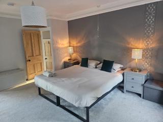 Llanfair Hall, Dog Friendly, Cinema, Games Room, Hot Tub - 1