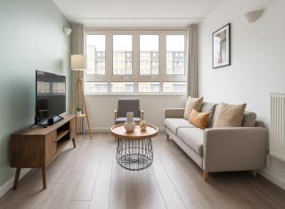 Elegant 2 Bedroom Apartment in Battersea - 4