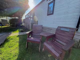 Beautiful Caravan With Decking And Wifi At Azure Sea, Suffolk Ref 32025Az - 1
