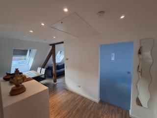 Moderne DG-Wohnung mit Flair in guter Lage - 2