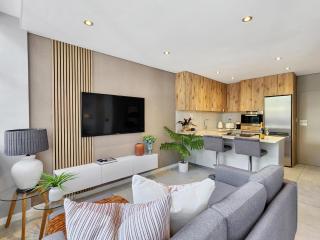 Montclaire Sea Point Studio with Lions Head Views - 0