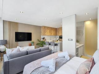 Montclaire Sea Point Studio with Lions Head Views - 1