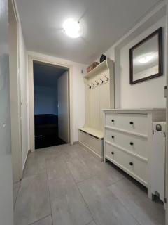 Cozy Pet Friendly Apartment Freshly Renovated - 6