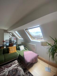 Bohemian Maida Vale Apartment - 5