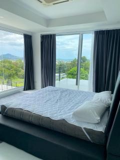 modern hillside home - 8