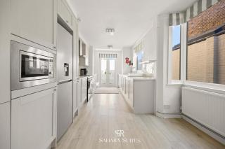 New! Modern 4BR Home in Windsor City Centre - Sleeps 6 - Office & Garden - 7