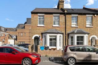 New! Modern 4BR Home in Windsor City Centre - Sleeps 6 - Office & Garden - 3