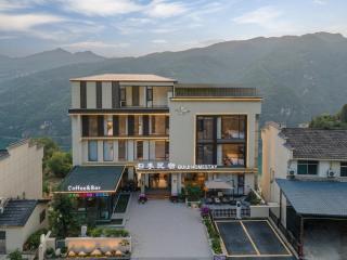 Returning to Season Homestay - 0