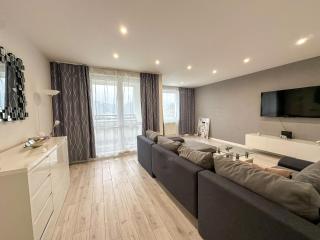 Simcity 3 I Skyline Elegance I 3BR, private parking, sunny terrace with panoramic city view 5min walk to city square - 4