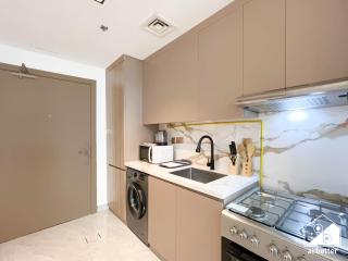 Relaxing ST Getaway l Balcony, Pool & Gym Access - 2