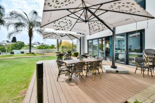 Menlyn apartment with ensuit Regency Hotel - 4