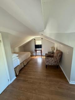 Elizabeth Ave Apartments - Loft Apartment - 0