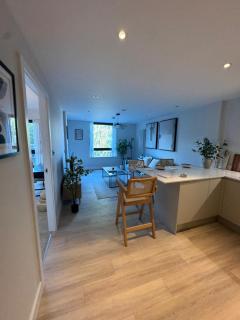 Paramount Stays - Uxbridge - 2