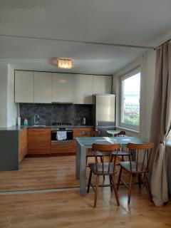 Two-Bedroom Flat Close to Downtown - 0