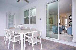 Luxury 6BD Home with Game Room, Cinema & Pool - 7