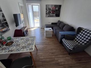 Erdgeschoss 75 m2 Großer Parkplatz WLAN Terrasse 30 m2 Übernachtung Unterkunft - 1