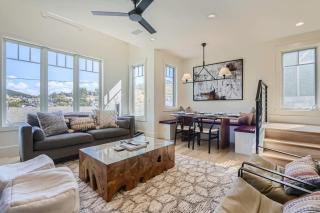 Old Town Ski-inout Hot Tub Walk To Main St - 0