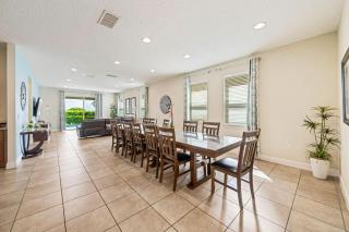 Sun-filled 10 Bdrm House with Backyard Pool at Encore - 1