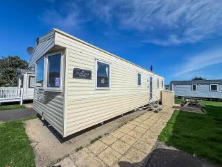 Superb 8 Berth Caravan, Close To Amenities At Caister Beach Ref 30073F - 0